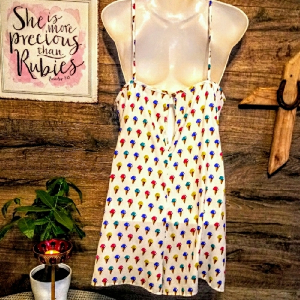 Joyce Romper Size Medium Silky Icecream Print NWOT - Picture 4 of 11